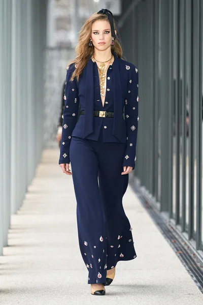 Look 13